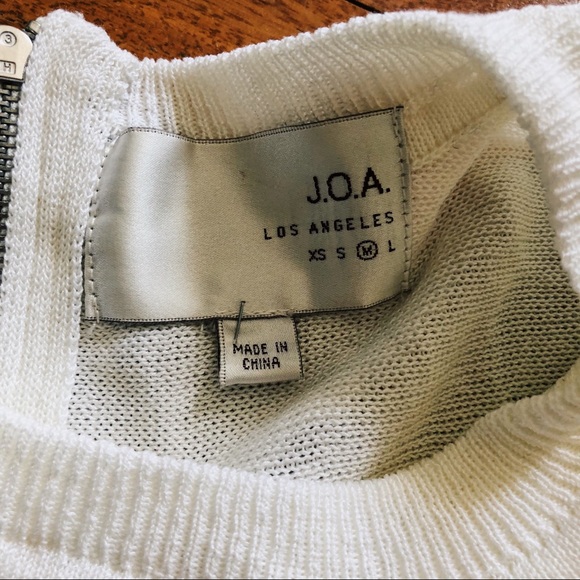 J.O.A. White Distressed Hole Sweater Top Zipper M - Picture 4 of 4